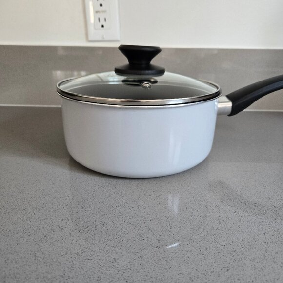 Simply Essential Nonstick Saucepan with Lid 3 qt / 2.8 L capacity - Picture 14 of 16